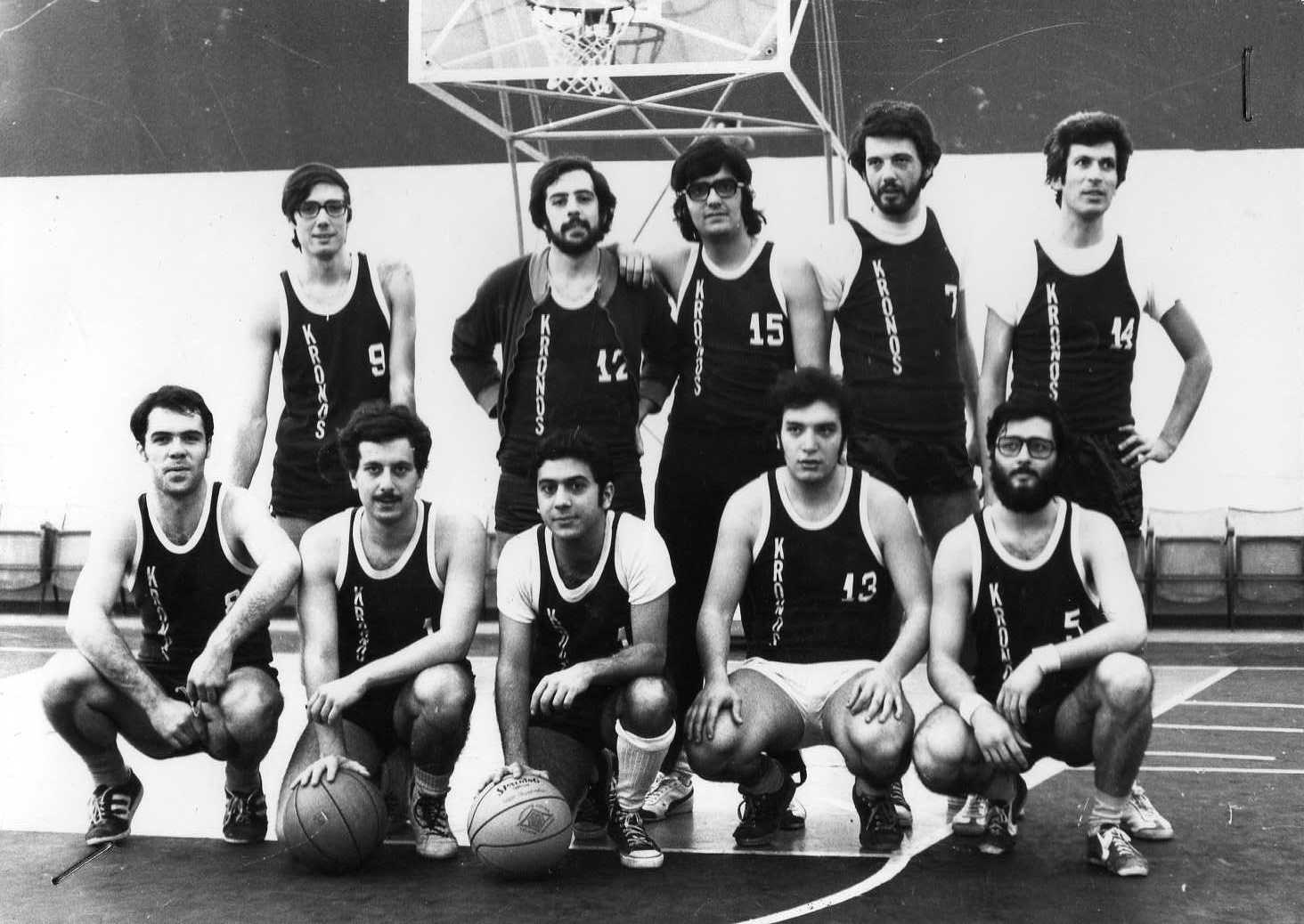 La squadra di pallacanestro del Kronos nel 1975