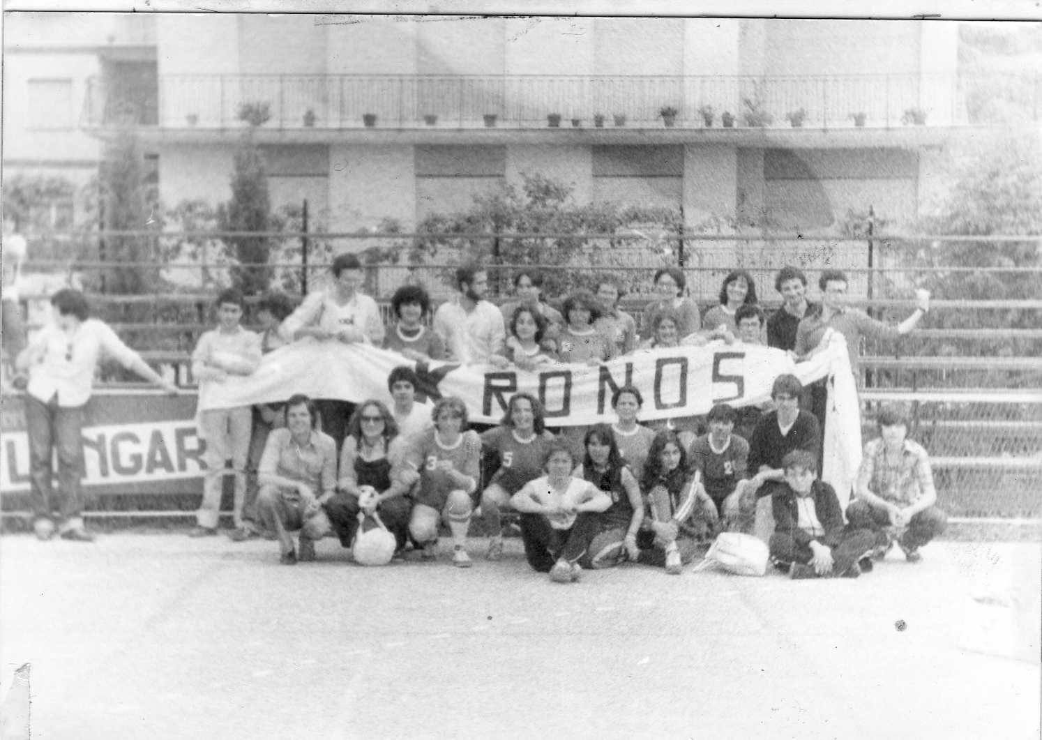 Le squadre di pallamano e atletica del Kronos - Formia, aprile 1978